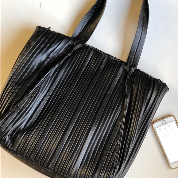 Calvin Klein Handbags - ◽️Calvin Klein◽️pleated vegan leather tote